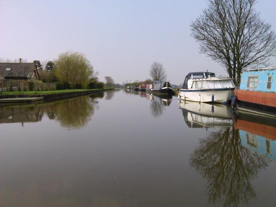 Mbark Canal Cruises
